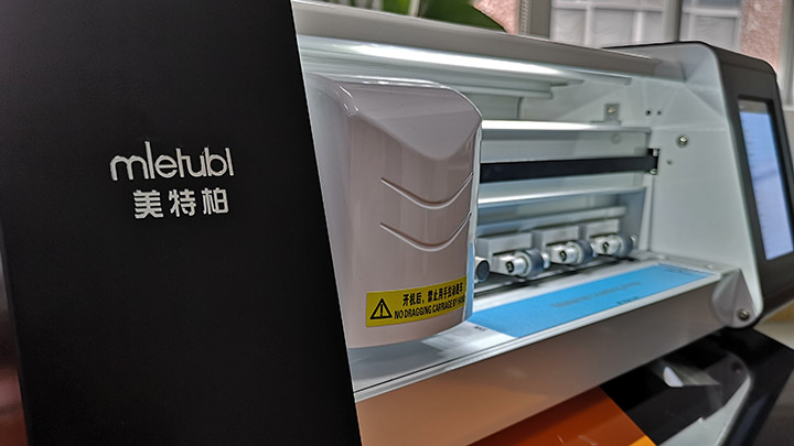 Screen protector cutting machine