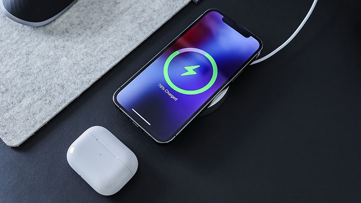 Charging cellphone