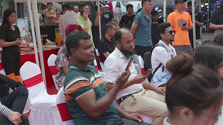 Intelligent film cutting and pasting machine launch event